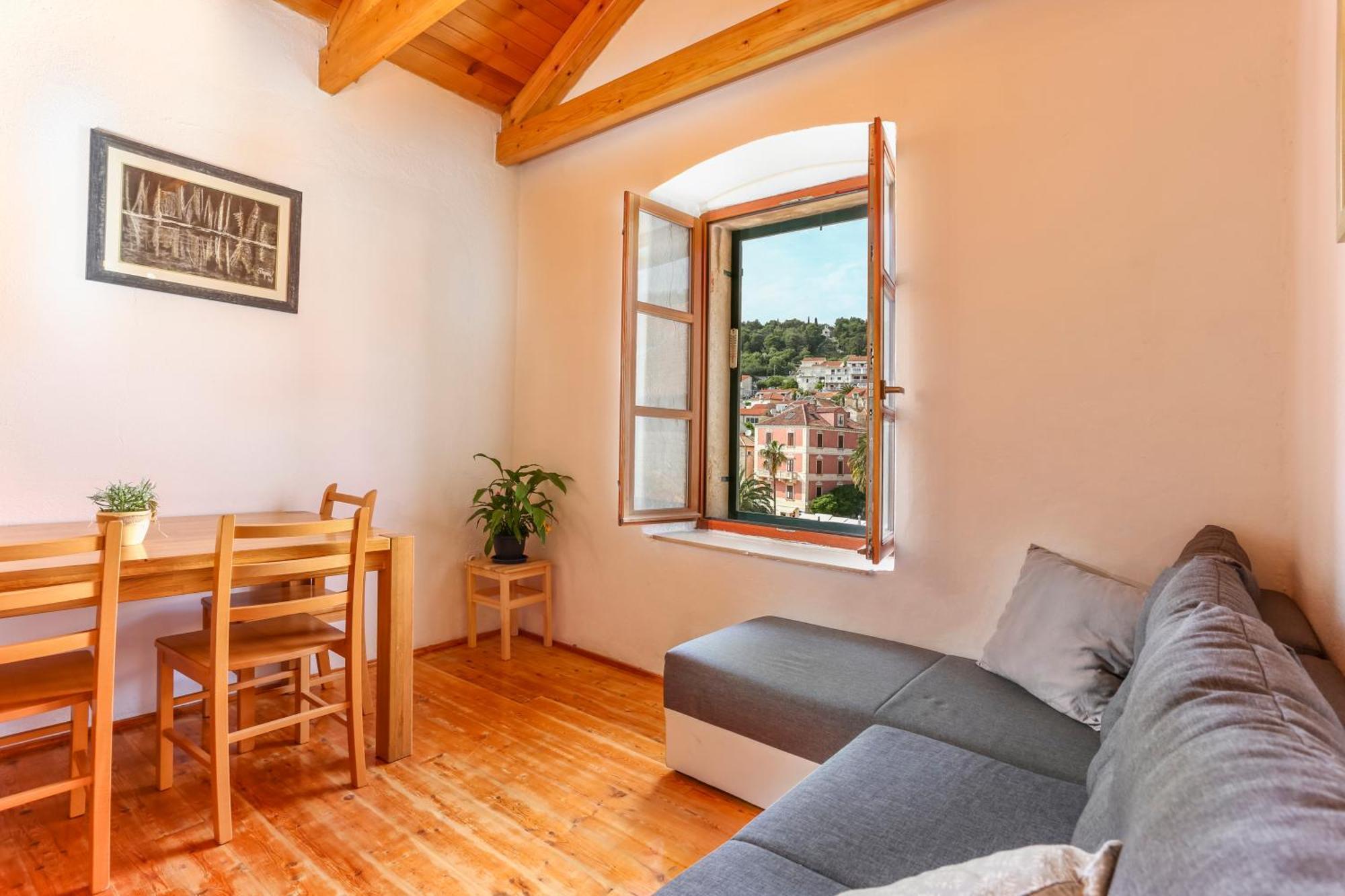 Apartment Lilly With Amazing City View Hvar Town Extérieur photo