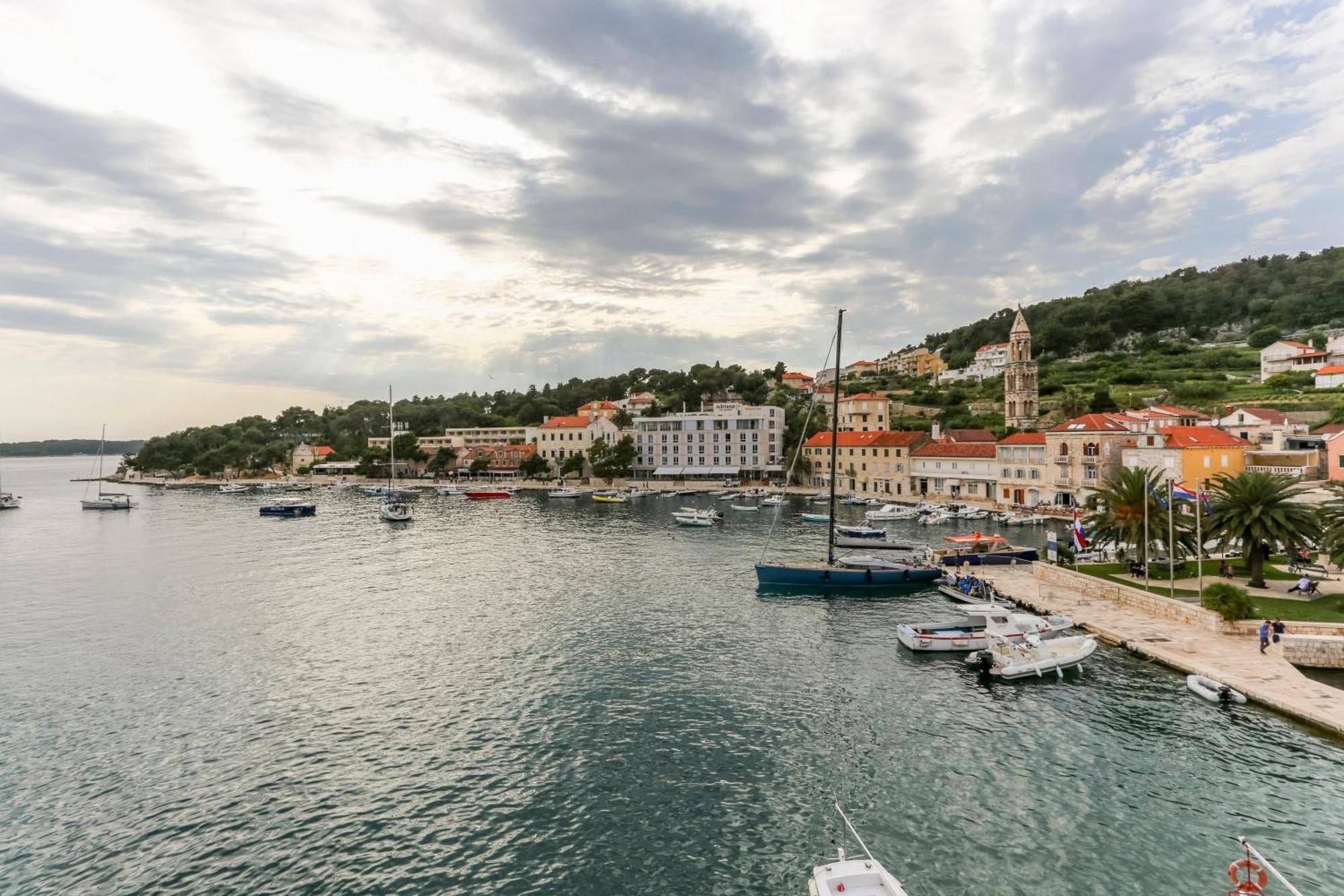 Apartment Lilly With Amazing City View Hvar Town Extérieur photo