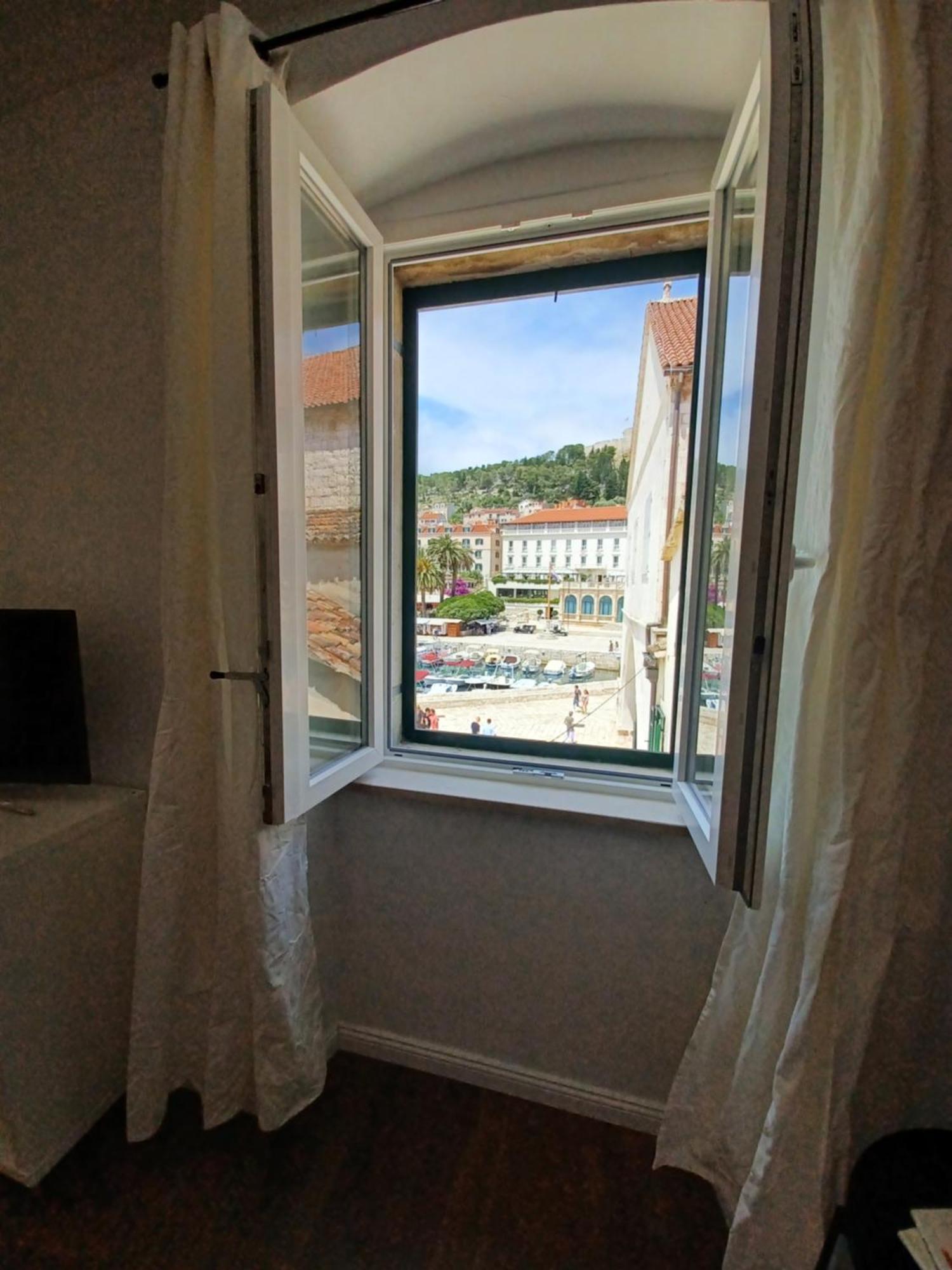 Apartment Lilly With Amazing City View Hvar Town Extérieur photo